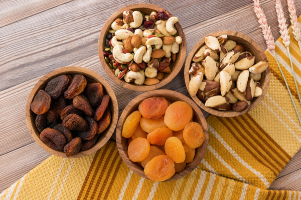 Dried Apricots: 9 Helpful Benefits, Nutrition Facts, Uses, and Buying Tips