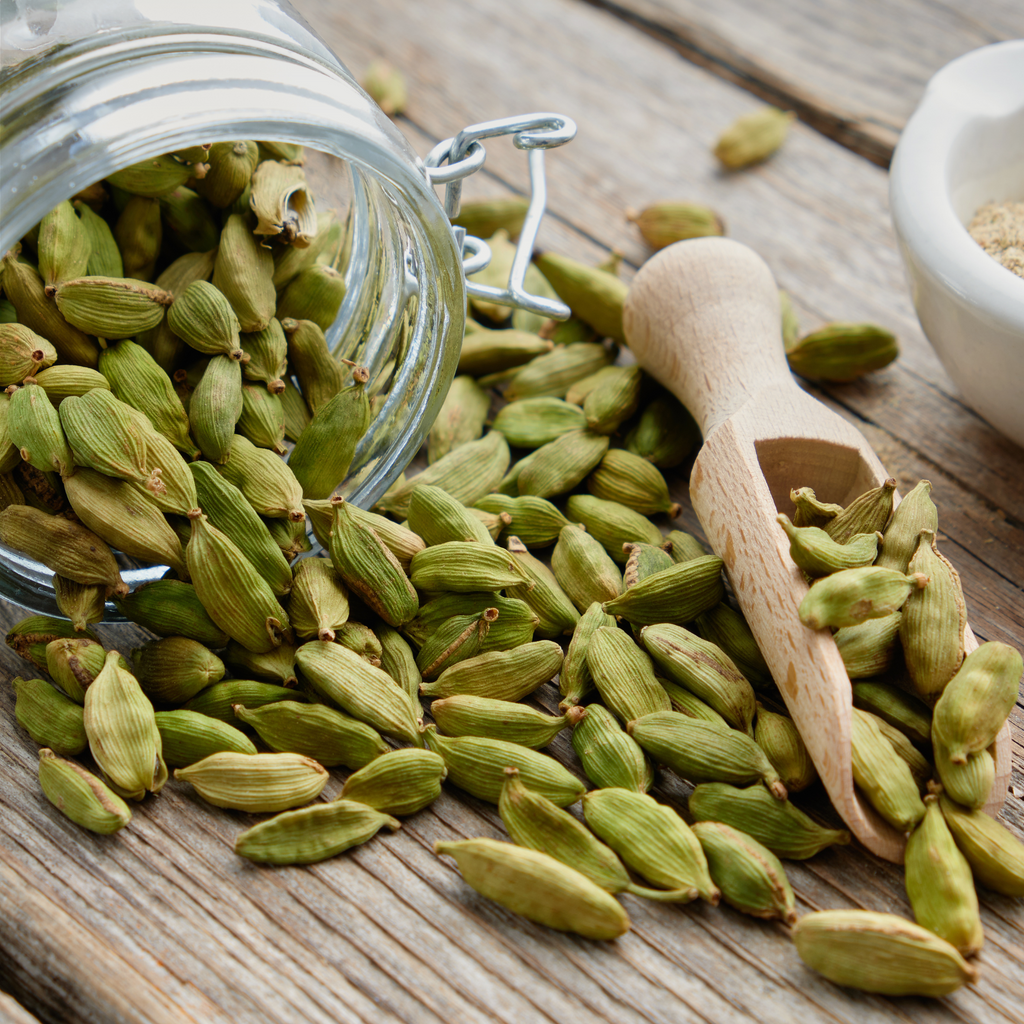 Cardamon Spilling How To Correctly Use Cardamom In Your Cooking For Maximum Flavor ...